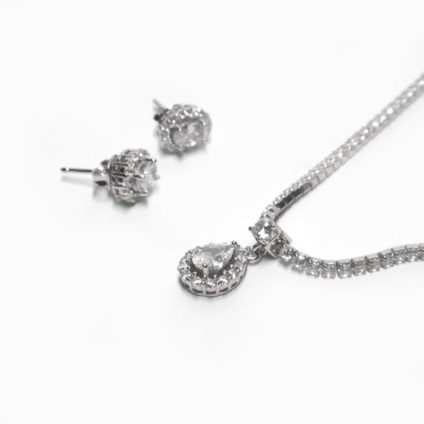 SHERISE SILVER NECKLACE