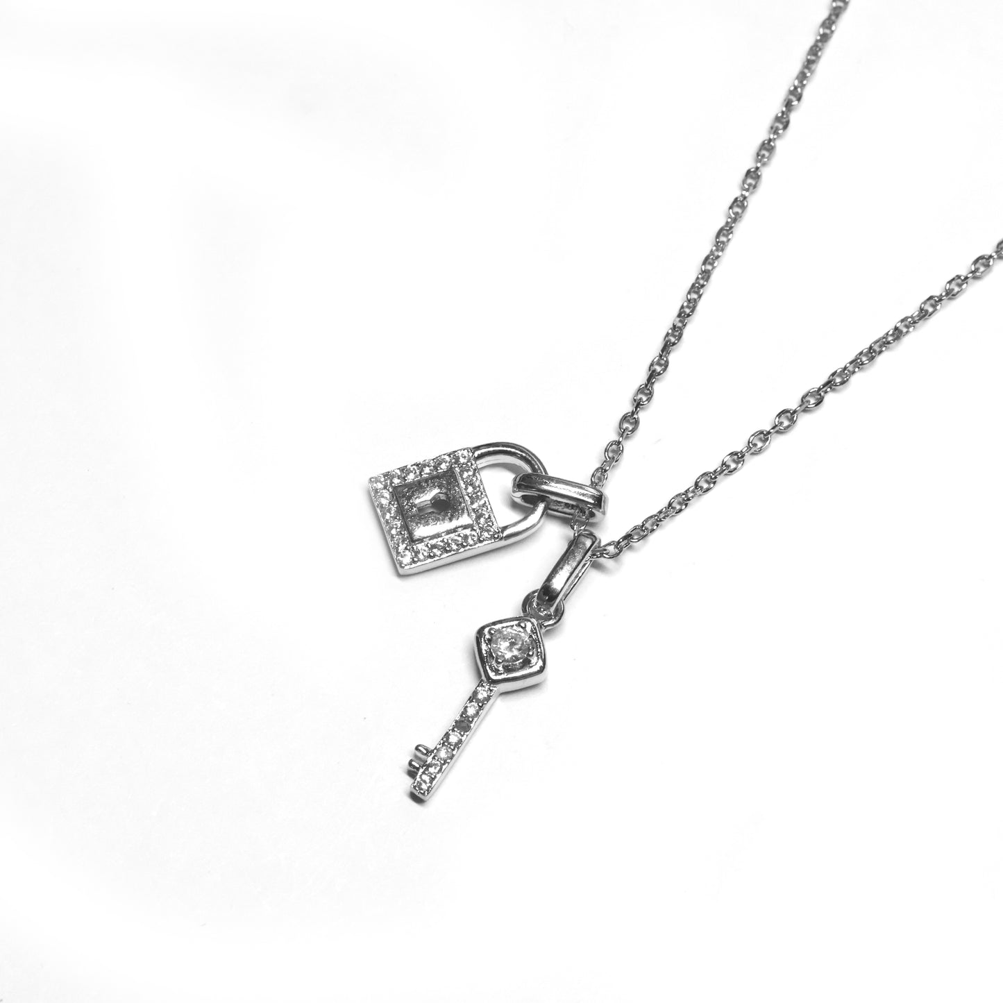 TREASURE SILVER NECKLACE