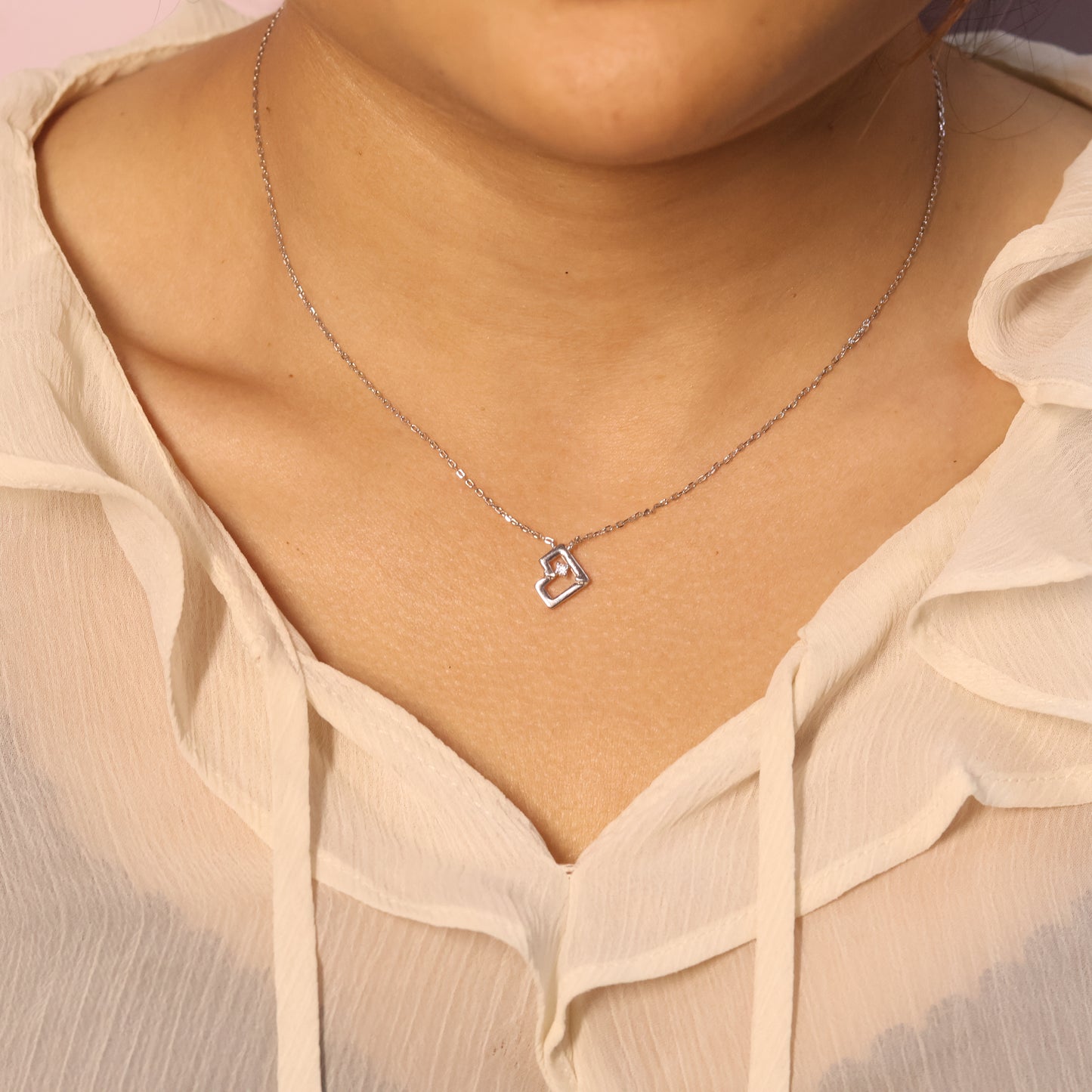 KACE HEART SILVER NECKLACE