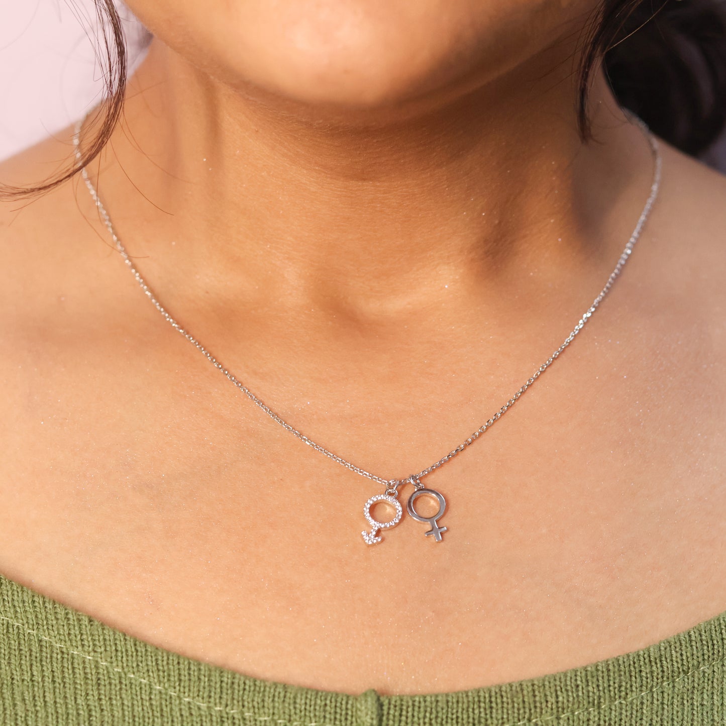 SORELLE HOOP NECKLACE