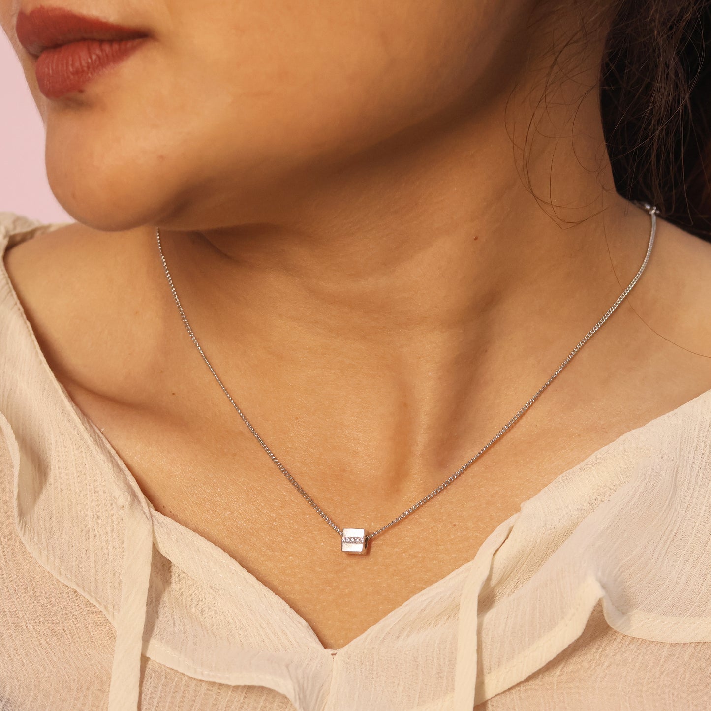 JOYLIN SILVER NECKLACE