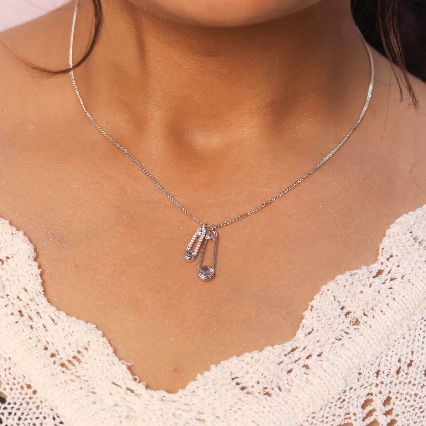 AIMIE HANGING NECKLACE