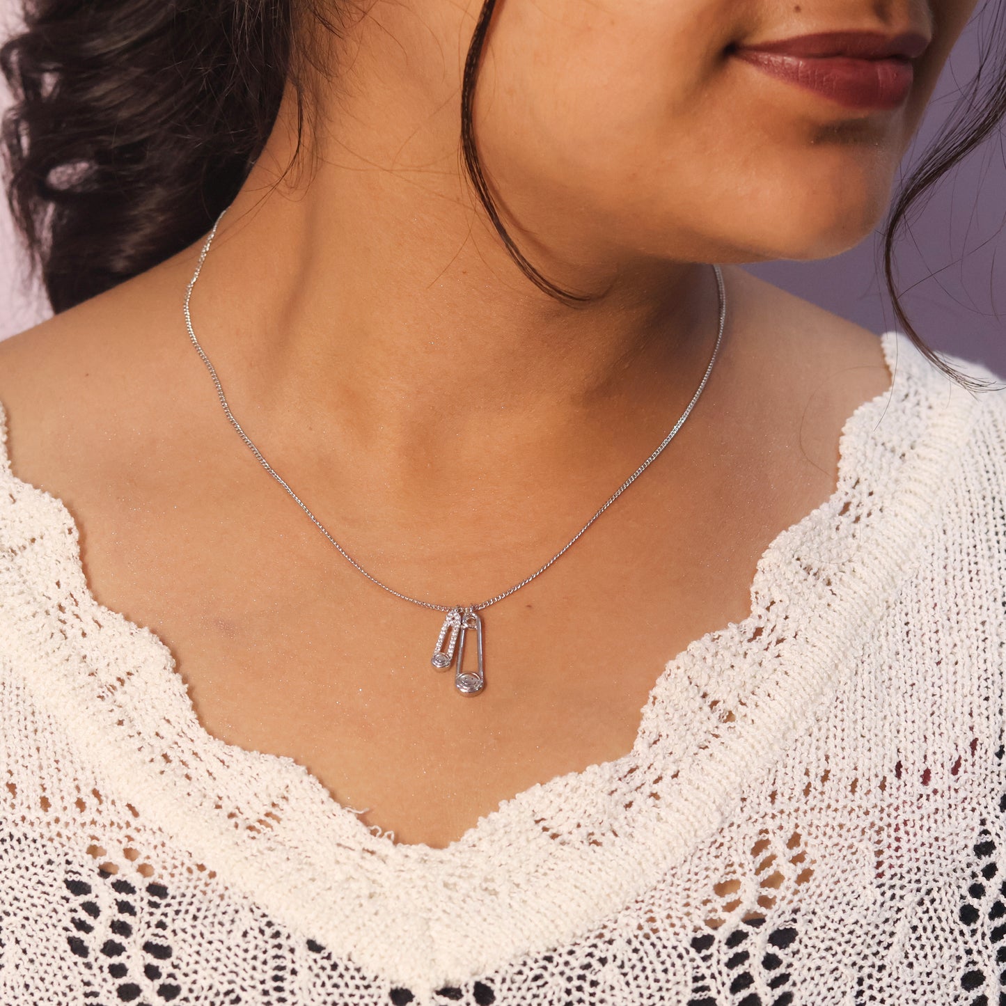 AIMIE HANGING NECKLACE