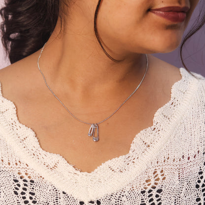 AIMIE HANGING NECKLACE